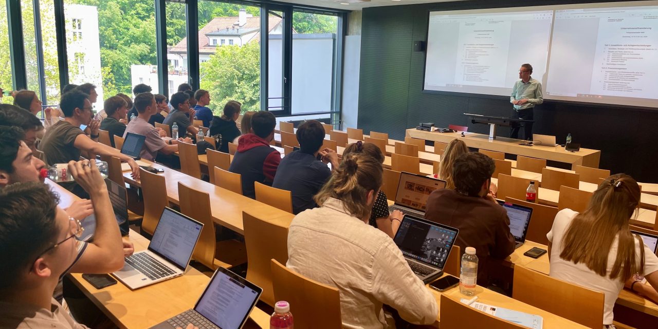 Besuch einer Gruppe der Kantonsschule Wattwil an der Universität Freiburg